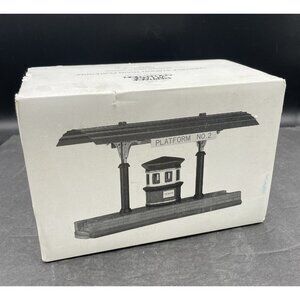 Dept 56 Victoria Station Train Platform Retired 5575-1 Heritage Village W/Box